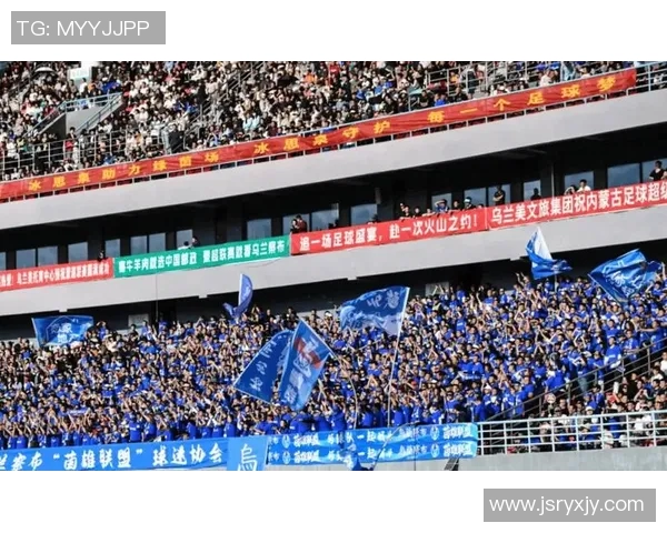 中国足球明星签名球星卡发布会盛大举行 球迷争相收藏热潮不断