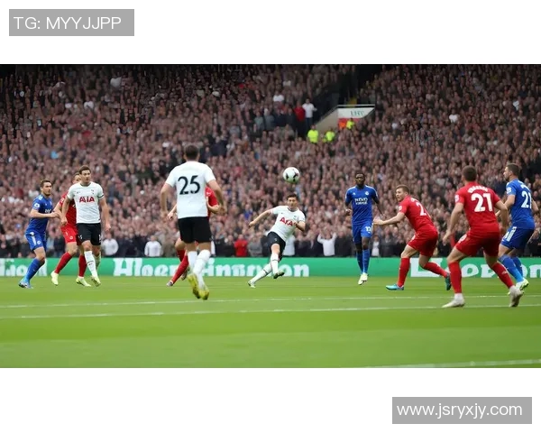 足球星身高最矮的球员是谁 他如何在绿茵场上脱颖而出